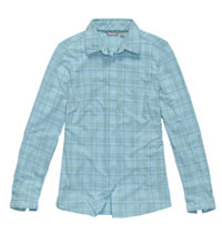 Technical shirt for travel, outdoors and everyday.