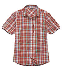 Technical shirt for outdoors and everyday.