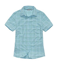 Technical shirt for travel, outdoors and everyday.